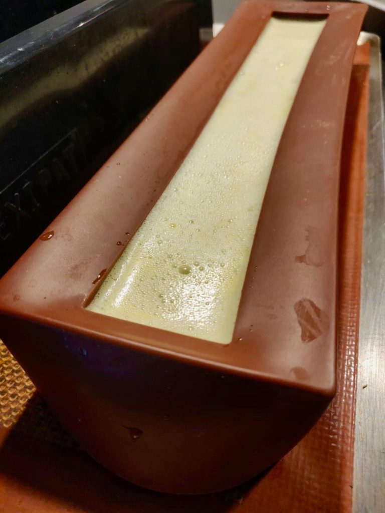 Bûche citron meringuée avec insert orange